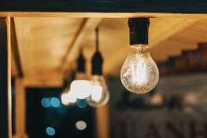 INS: Consumul de energie electrică a scăzut cu 4% în primele opt luni ale anului